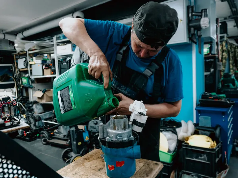 Synthetic vs. Conventional Oil: What Your Mechanic May Not Be Telling You